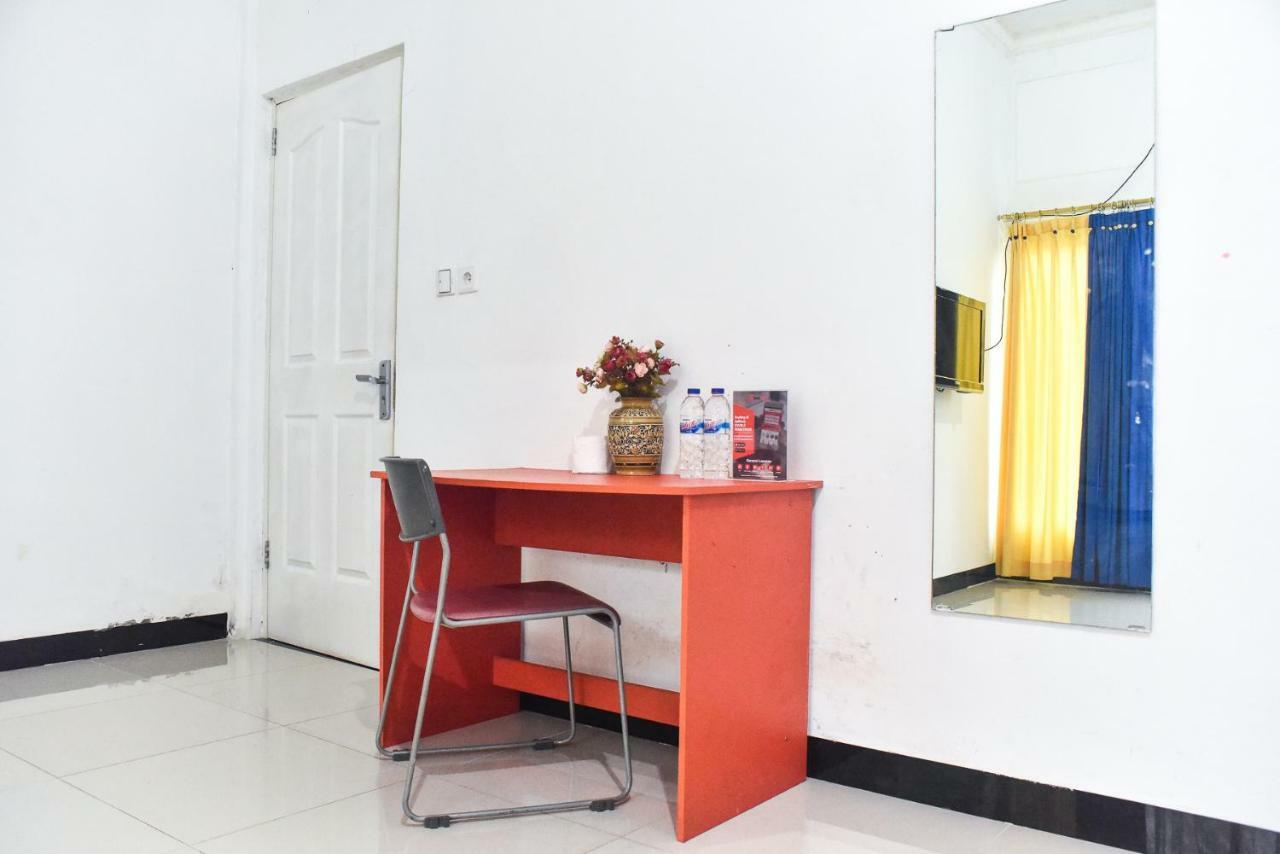 Reddoorz Near Sultan Hasanuddin Airport 2 Mandai Exterior foto